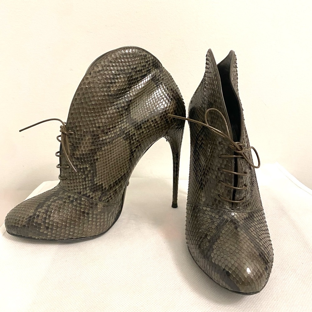 Authentic Gucci snakeskin ankle boots